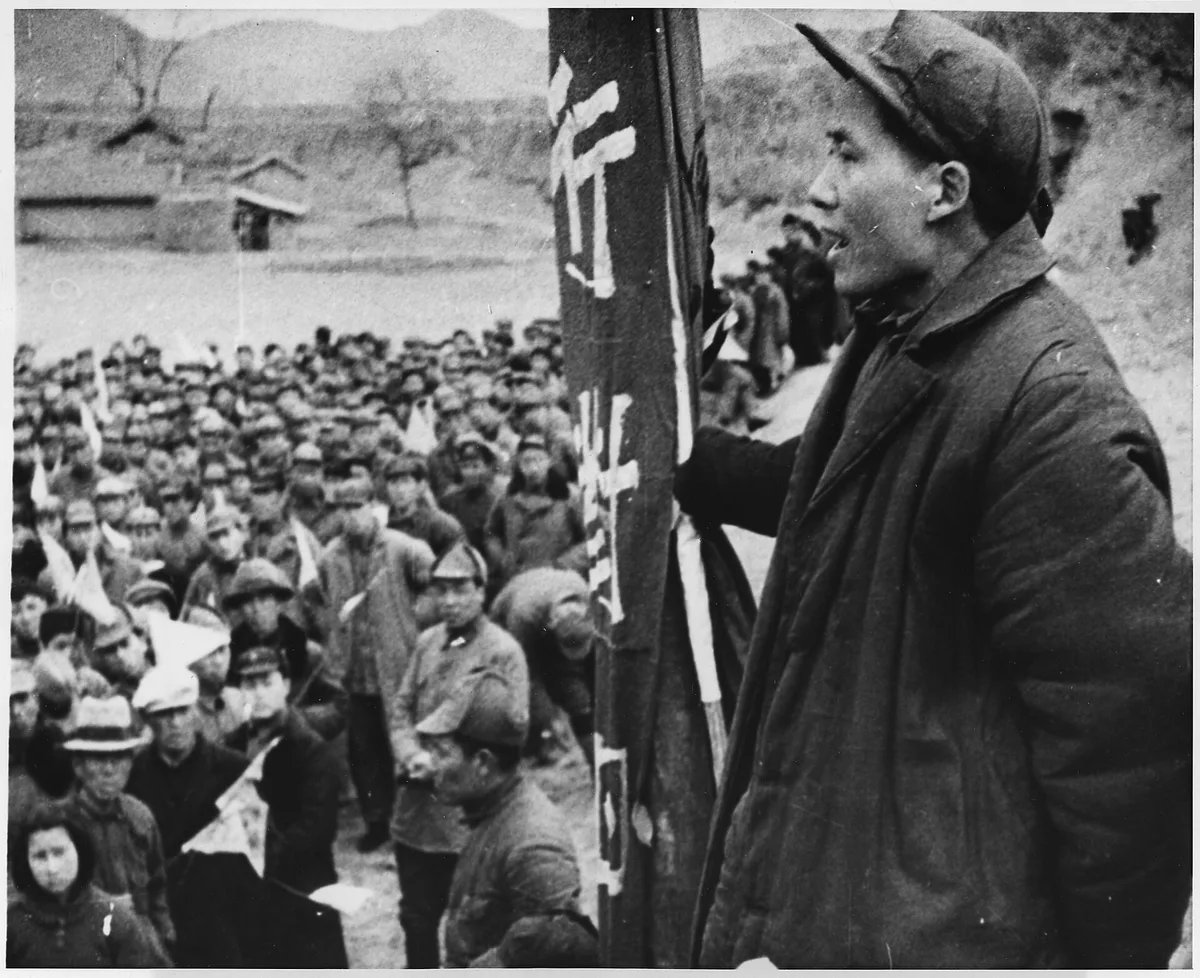 Мао Цзэдун выступает перед сторонниками, 1940-е годы