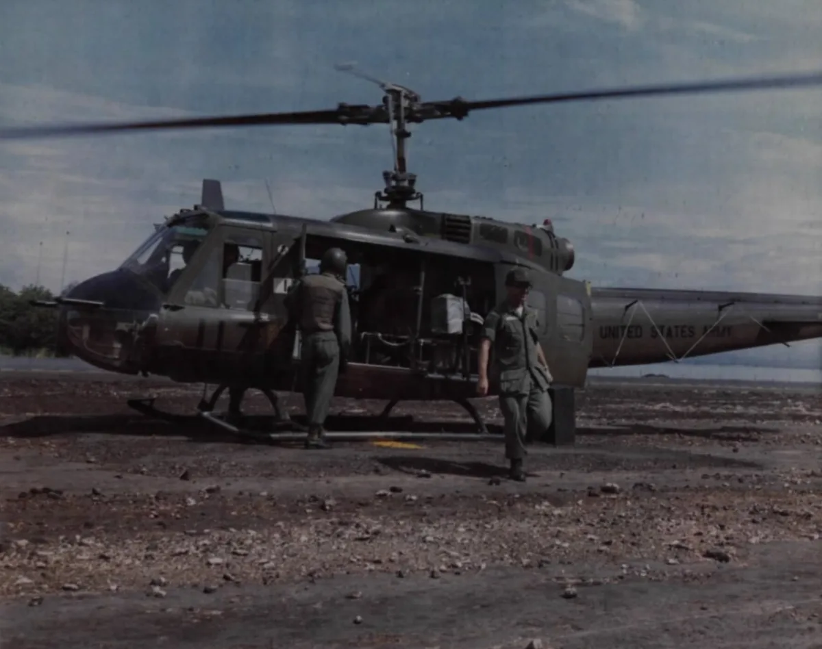 Вертолёт UH-1D армии США во Вьетнаме — ставка американских стратегов на аэромобильность