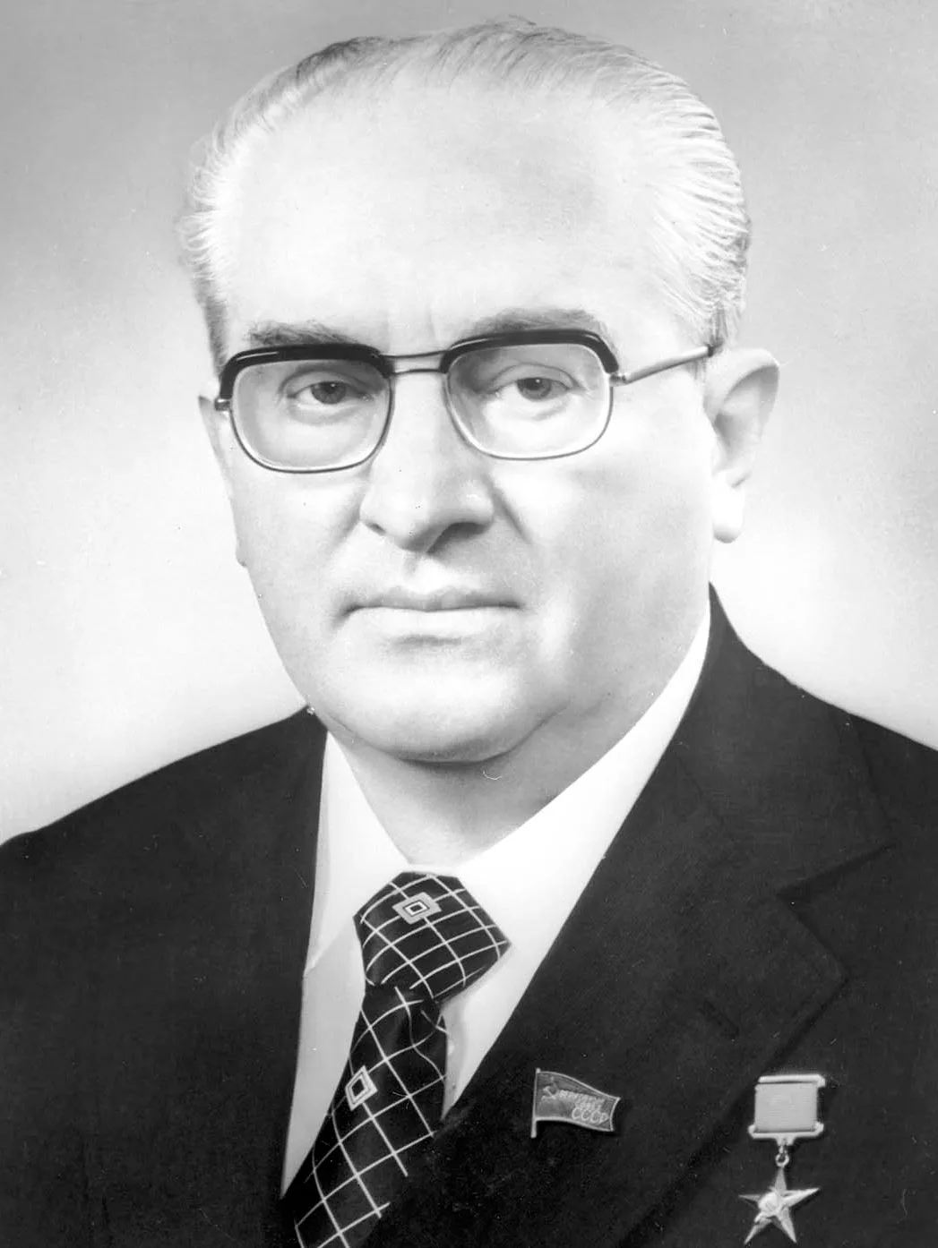 Ю. Андропов (1914–1984) — председатель КГБ, с ноября 1982 года генеральный секретарь ЦК КПСС после смерти Л. Брежнева