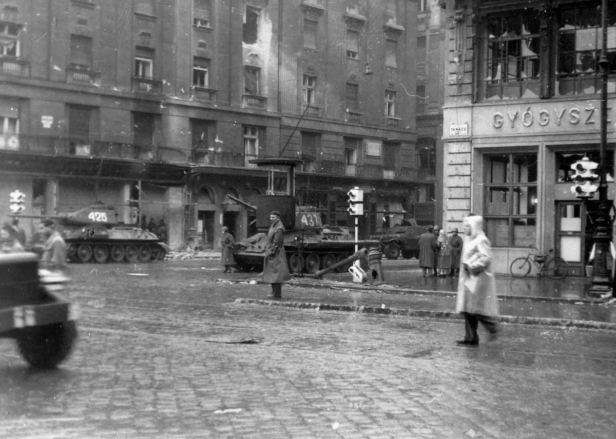 Перекрёсток Астория в Будапеште, ноябрь 1956 года