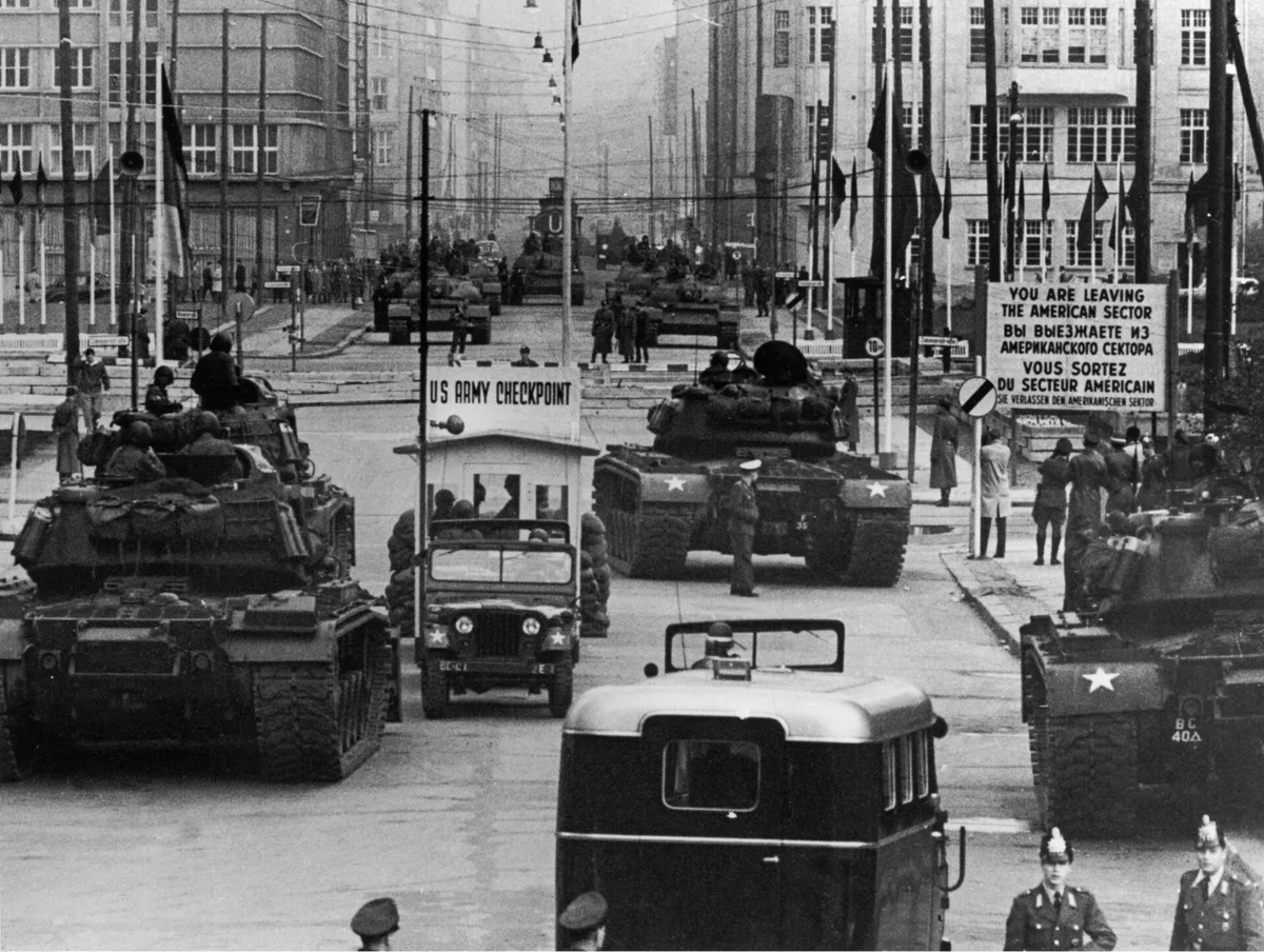 Противостояние американских и советских танков на Фридрихштрассе, 27 октября 1961 года