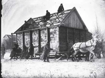 Вывоз имущества раскулаченного крестьянина, Донецкая область, 1930 год. По постановлению 30 января 1930 года имущество раскулаченных передавалось колхозам, а сами они переселялись в другие районы