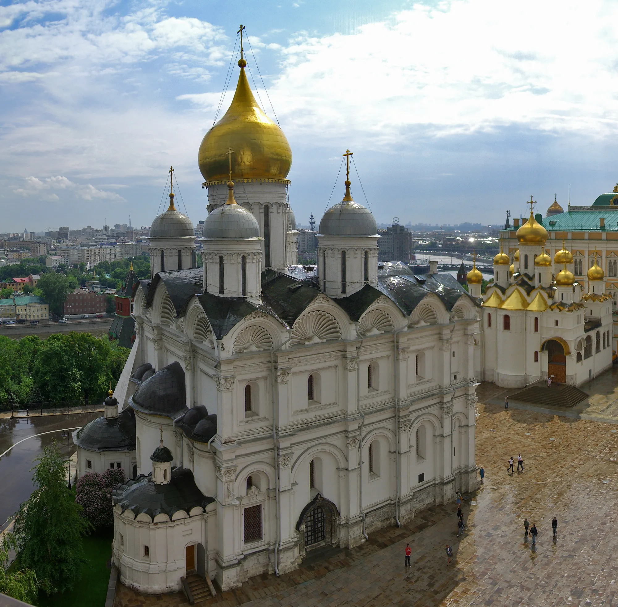 Архангельский собор Московского Кремля (1505–1508, зодчий Алевиз Новый) — усыпальница московских государей