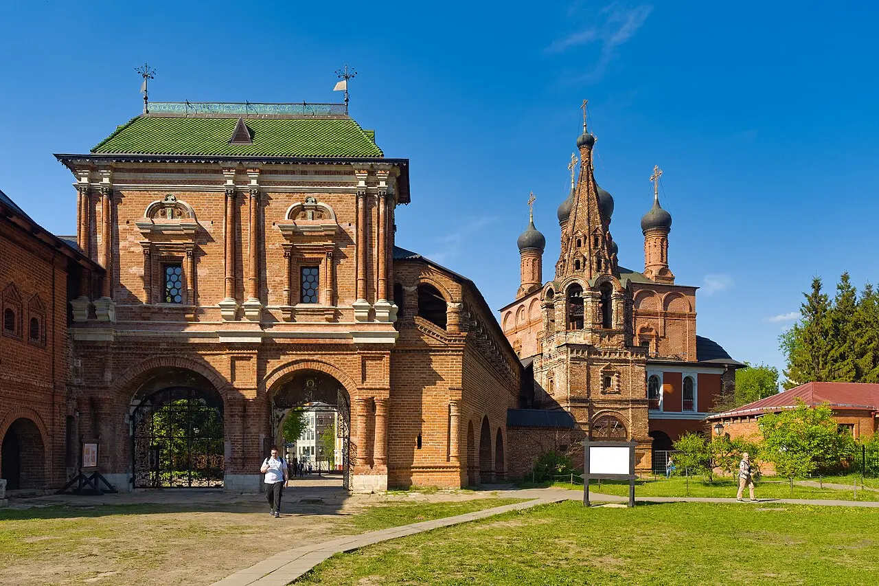 Крутицкое подворье в Москве (теремок) — изразцовое «дивное узорочье» XVII в.