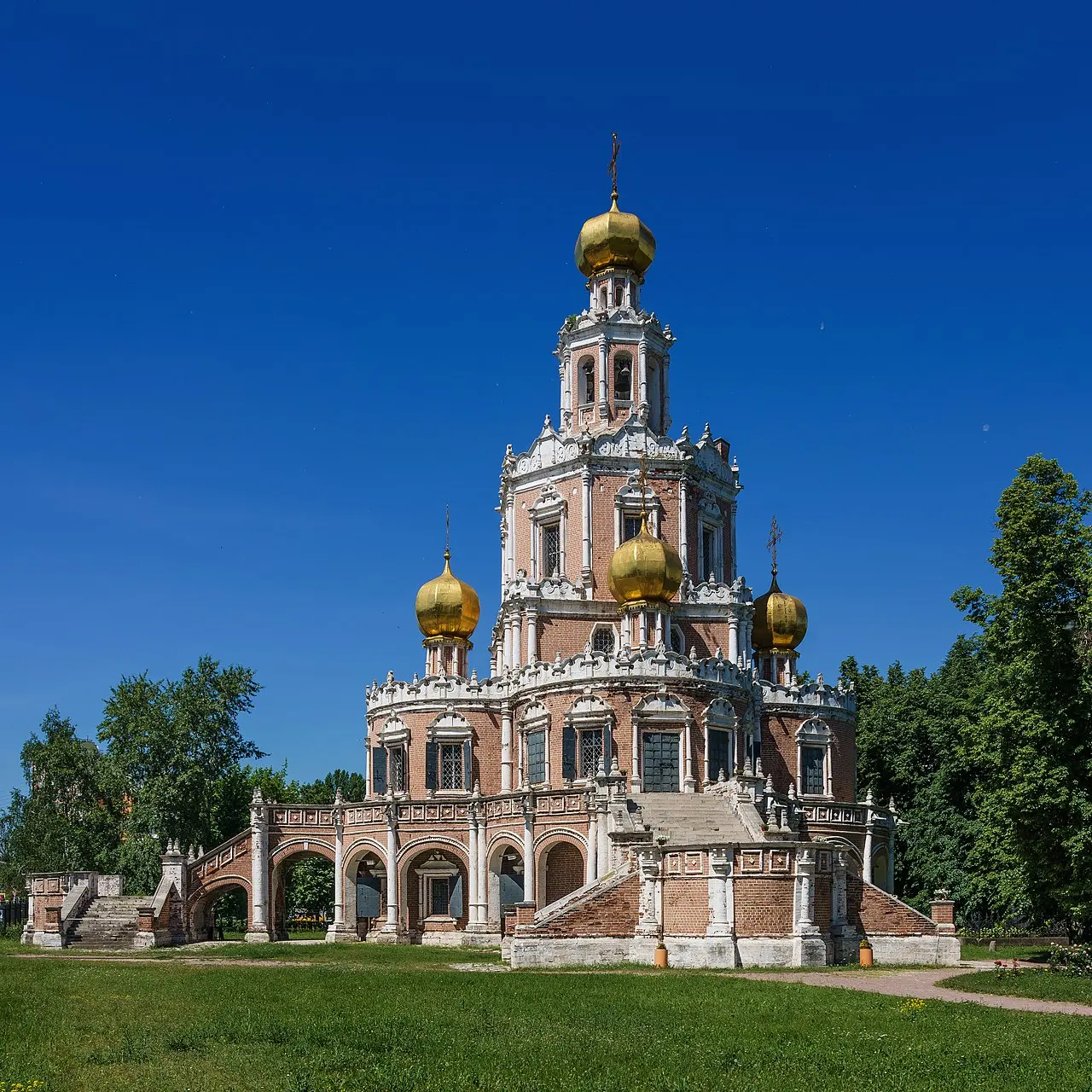 Церковь Покрова в Филях (конец XVII в.) — образец московского (нарышкинского) барокко
