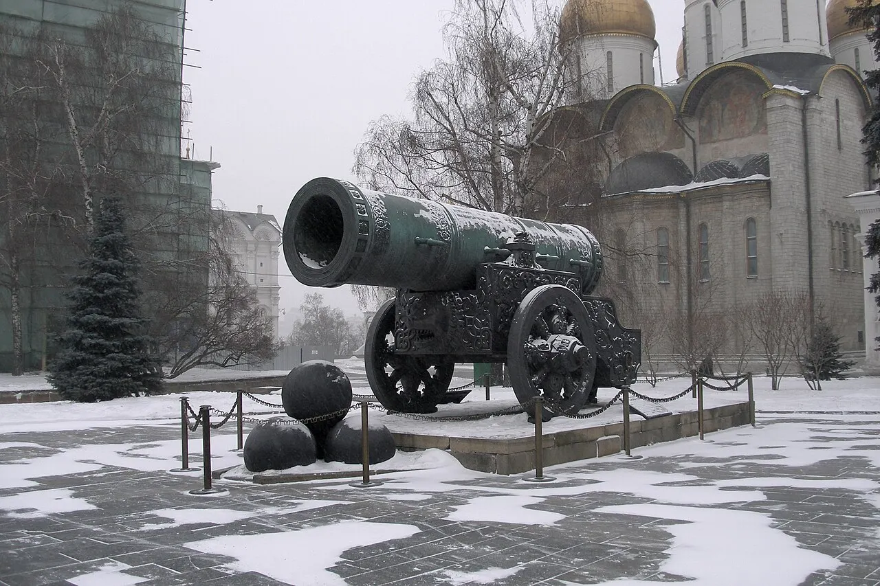 Царь-пушка (мастер Андрей Чохов, 1586) — памятник литейного дела XVI в.