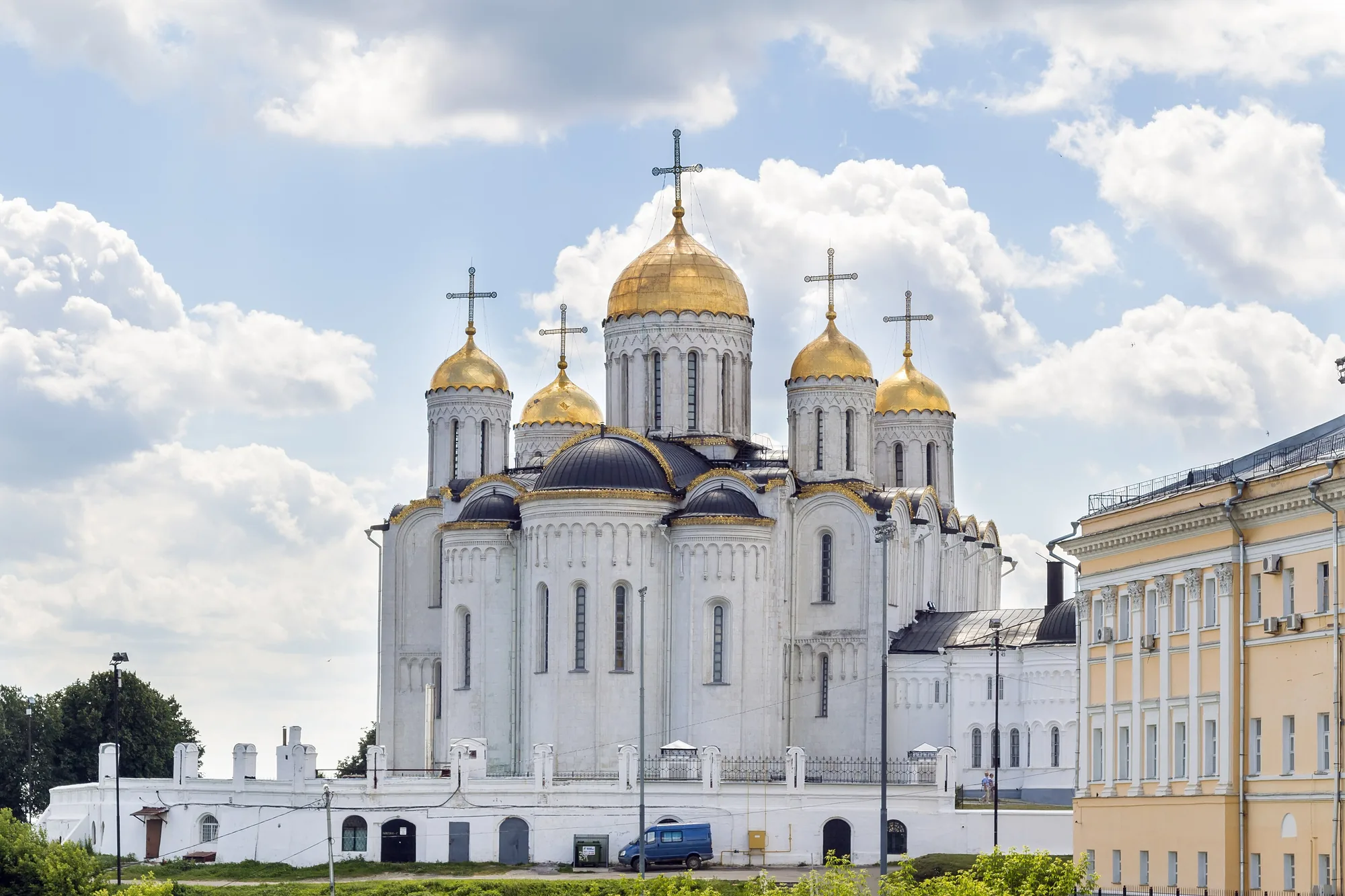 Успенский собор во Владимире (1158–1161) — главный храм Владимиро-Суздальской Руси, образец белокаменного зодчества