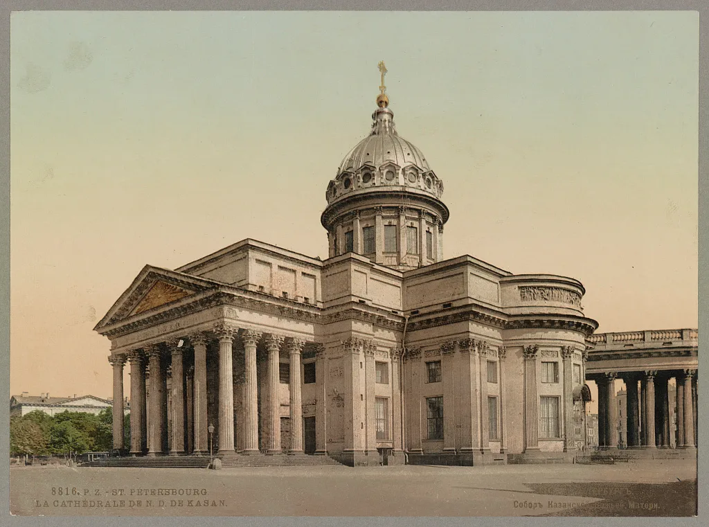 Казанский собор (А. Воронихин, 1801–1811) — построен бывшим крепостным; стал памятником воинской славы 1812 г. и усыпальницей Кутузова