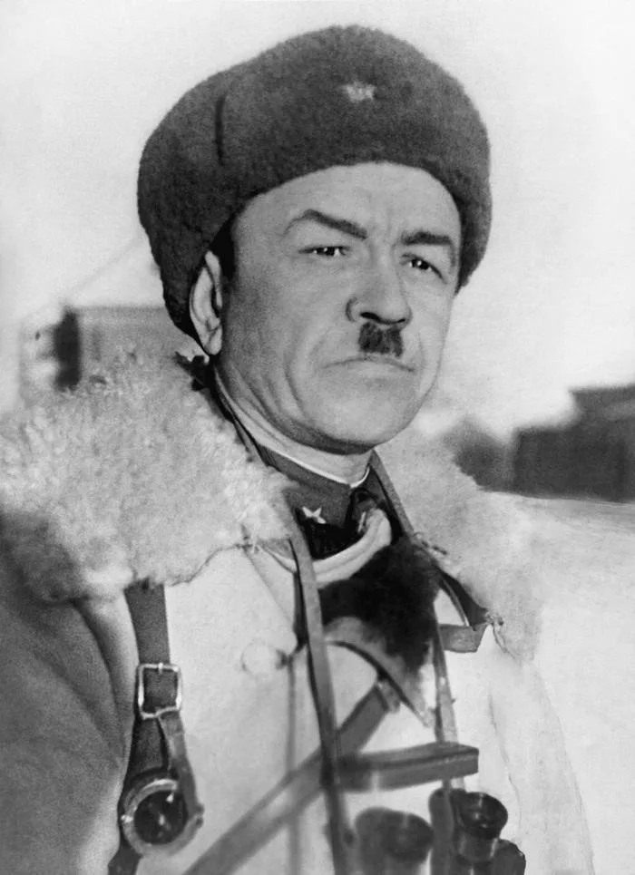 Генерал Иван Васильевич Панфилов (1893–1941), командир 316-й стрелковой дивизии. Её бойцы приняли удар двух танковых и одной пехотной дивизий под Волоколамском; 28 из них за бой 16 ноября 1941 года у разъезда Дубосеково удостоены звания Героя Советского Союза