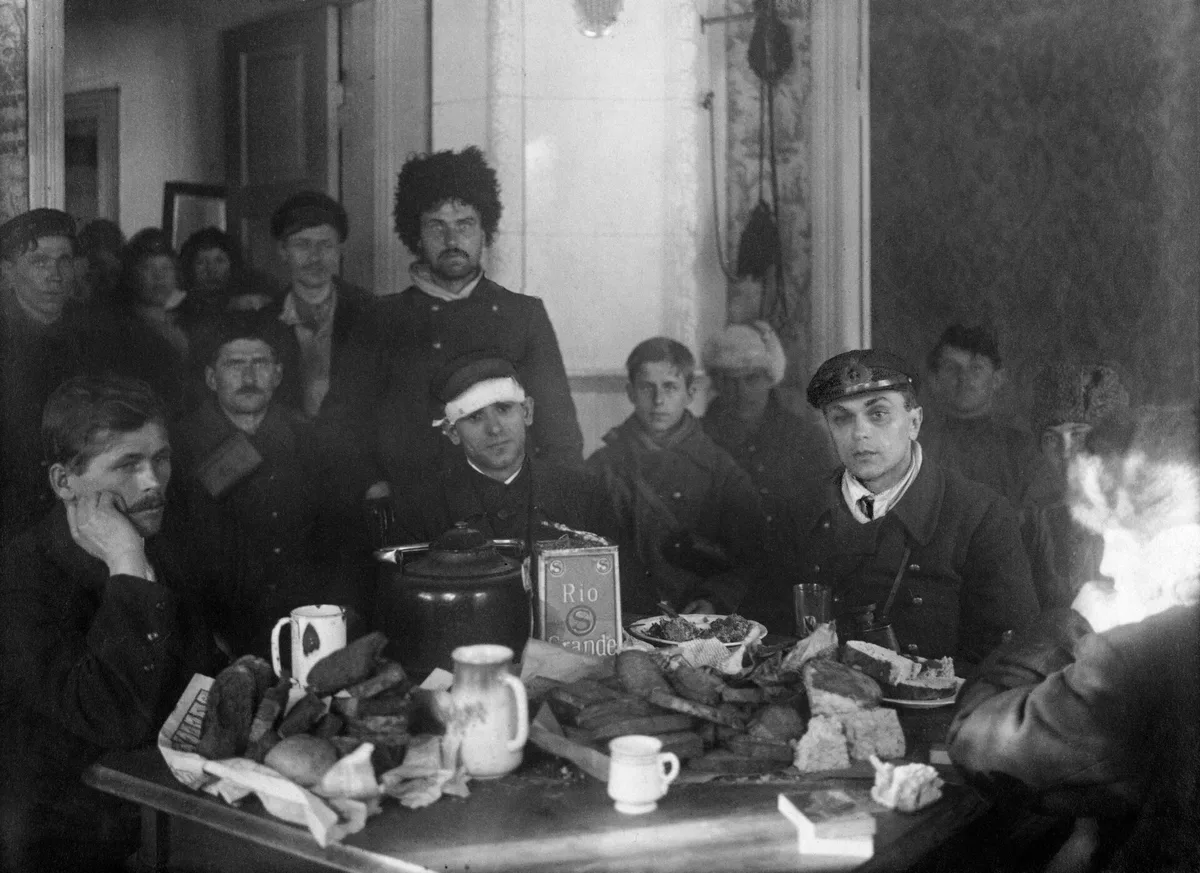 Участники Кронштадтского восстания, март 1921 года. Матросы требовали «Советов без коммунистов», отмены продразвёрстки и свободы торговли. Ленин считал этот мятеж опаснее, чем Деникин, Юденич и Колчак вместе взятые
