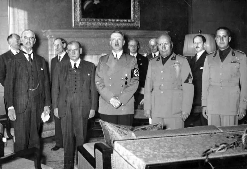 Мюнхен, 30 сентября 1938 года: Чемберлен, Даладье, Гитлер и Муссолини после подписания соглашения о передаче Германии Судетской области. Мюнхенский сговор стал ключевым событием, открывшим путь ко Второй мировой войне