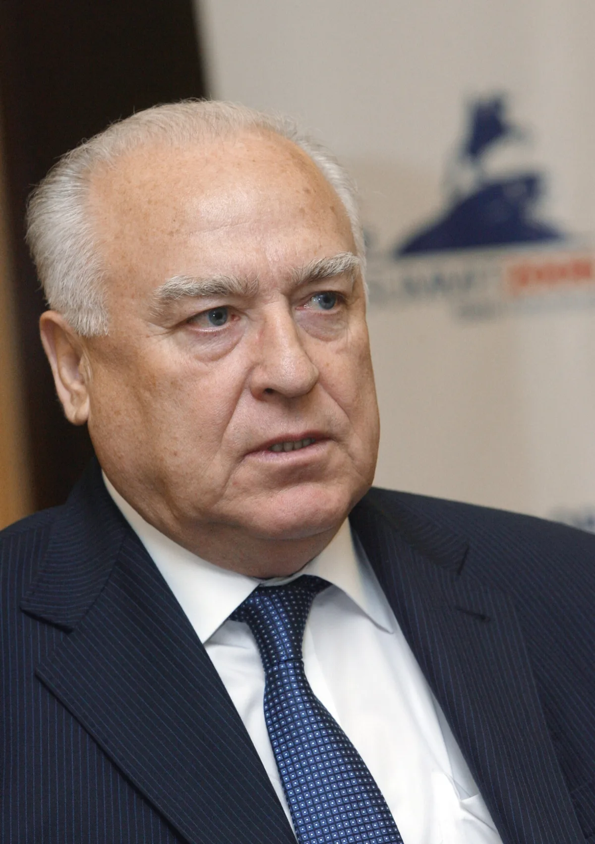 В. Черномырдин (1938–2010) — Председатель Правительства России в 1992–1998 годах, до этого возглавлял концерн «Газпром»