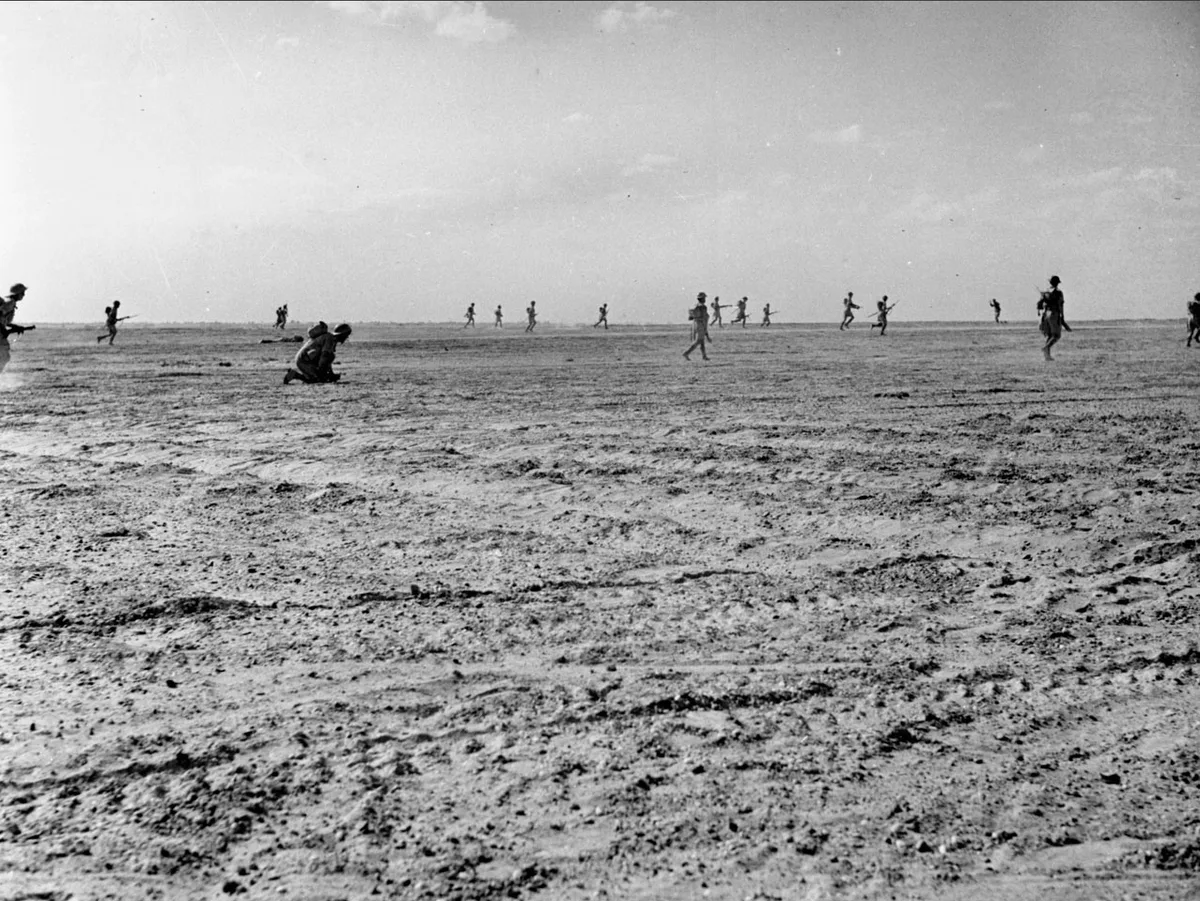Британская пехота наступает у Эль-Аламейна, октябрь 1942 года