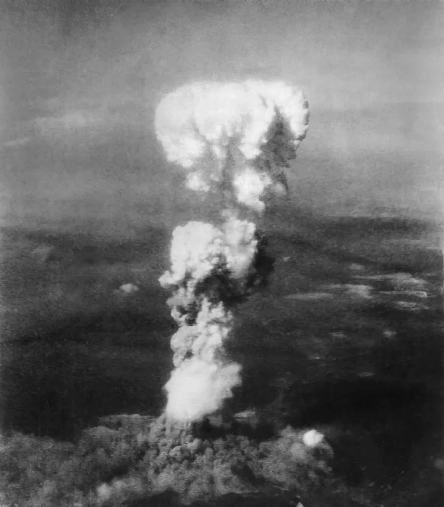 Облако над Хиросимой после атомного удара, 6 августа 1945 года